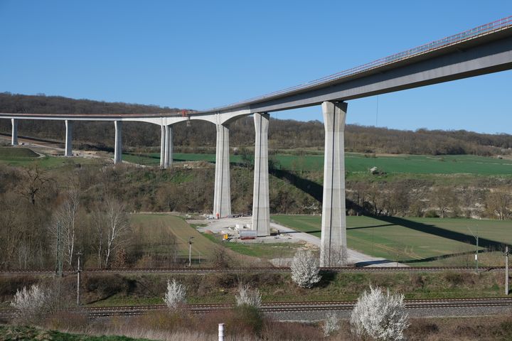 Central section of the Saale Valley bridge near Bad Kösen on tall concrete piers above railway tracks and fields